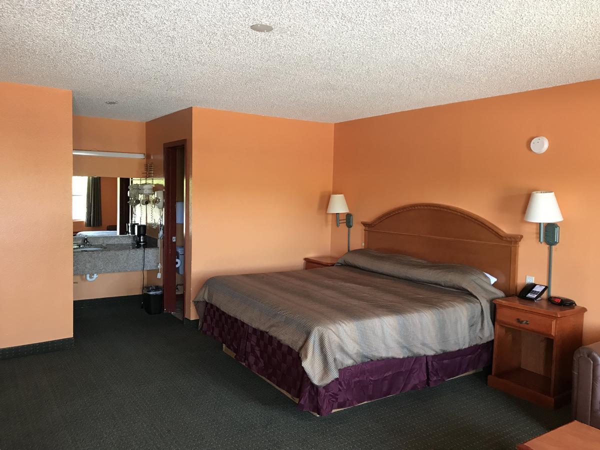American Inn Cleburne Extérieur photo